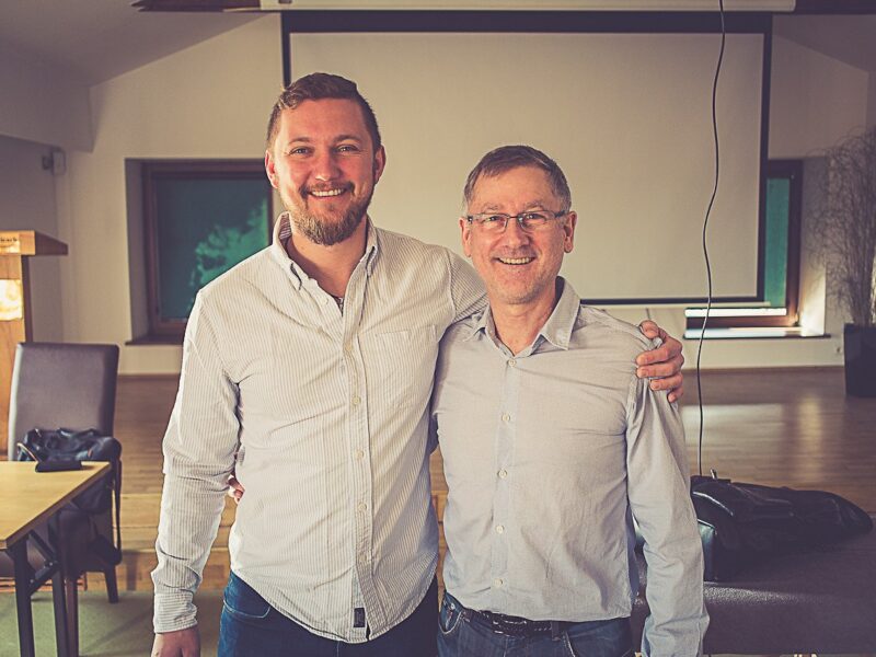 Lektor Dawid Kasolik s Michaelom Shacklockom, autorom konceptu Neurodynamic Solutions, na kurze neurodynamiky