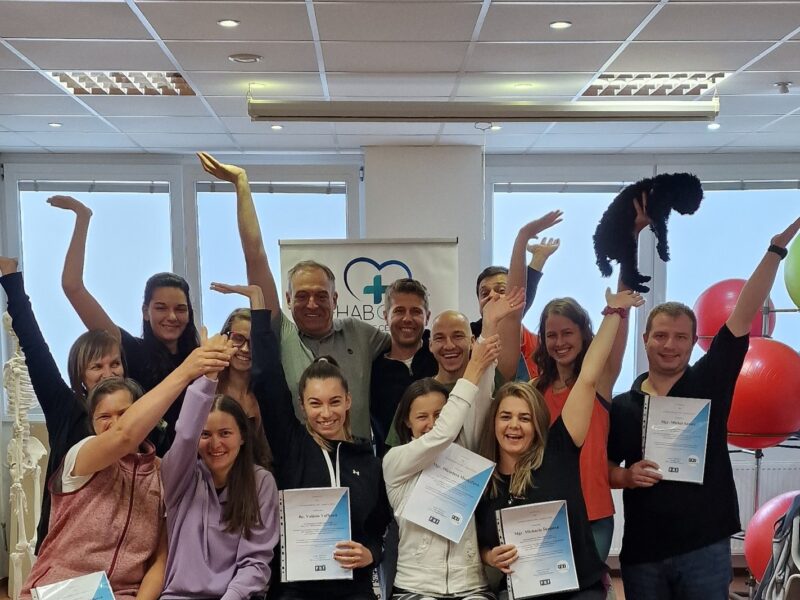 Absolventi kurzu PNF s medzinárodnými certifikátmi IPNFA vo vzdelávacom centre Privilio