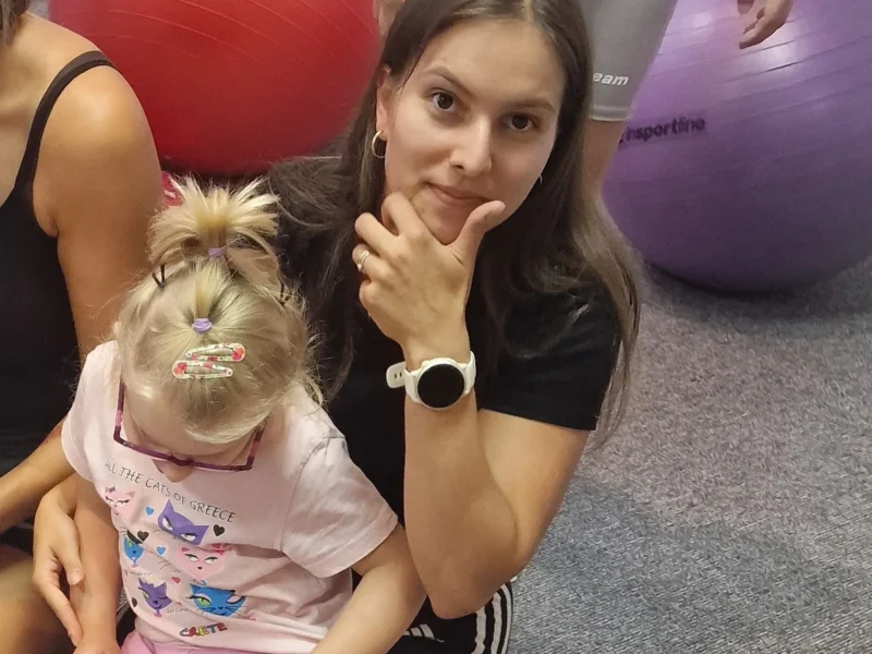 Fyzioterapeutka pri bobath terapii s dieťaťom